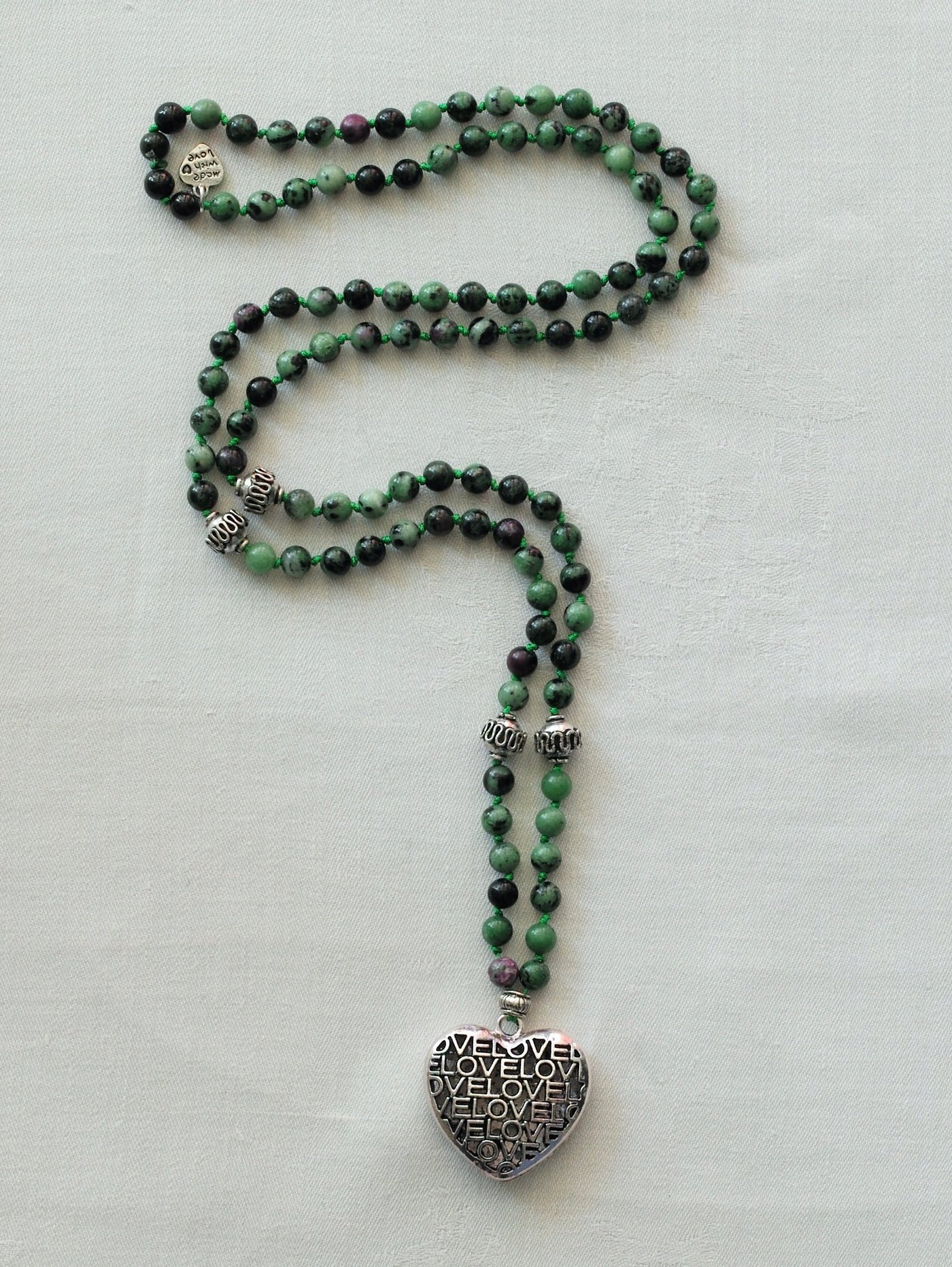 Collana Mala di Zoisite con rubino